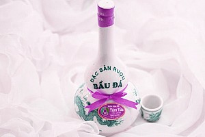Men say Bàu Đá ngấm lòng khách thăm, rượu ngon đặc sản Men say Bàu Đá ngấm lòng khách thăm, rượu ngon đặc sản