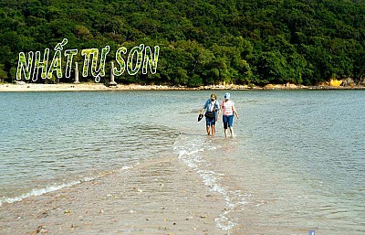 Nhất Tự Sơn Phú Yên - Hòn Đảo Đẹp Nhất Trong Vịnh Xuân Đài Nhất Tự Sơn Phú Yên - Hòn Đảo Đẹp Nhất Trong Vịnh Xuân Đài