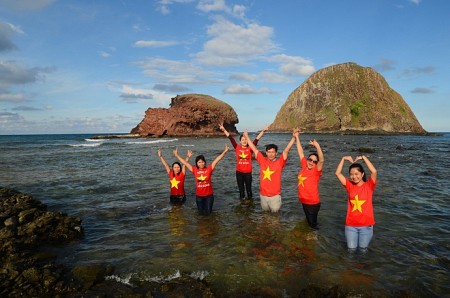 Khám Phá Hòn Yến Phú Yên - Vẻ Đẹp Dung Dị Vùng Biển Những Ngày Xuân