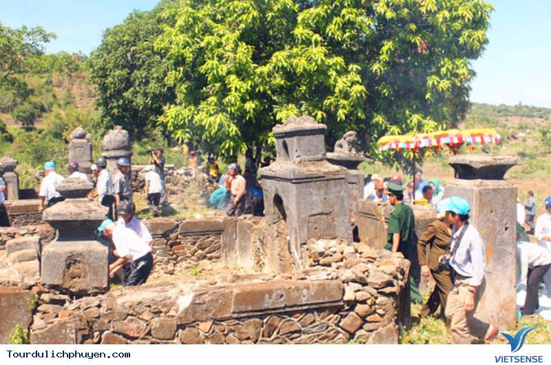 Mộ và khu đền thờ Đào Trí