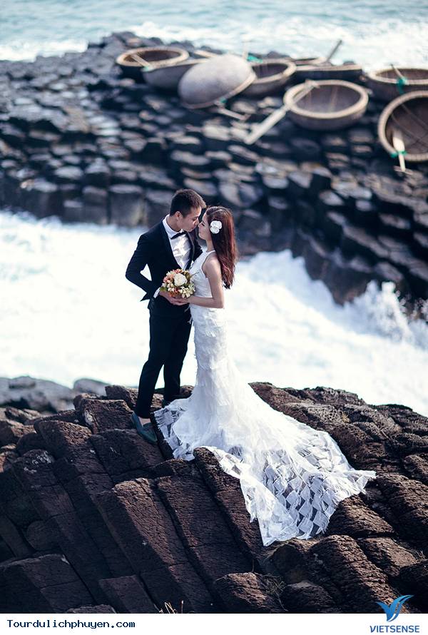 Bãi Đá Trên Biển Phú Yên – Điểm Lý Tưởng Cho Bộ Ảnh Cưới Hoàn Hảo - Ảnh 9 Bãi Đá Trên Biển Phú Yên – Điểm Lý Tưởng Cho Bộ Ảnh Cưới Hoàn Hảo - Ảnh 9