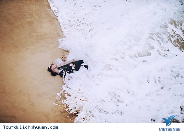 Bãi Đá Trên Biển Phú Yên – Điểm Lý Tưởng Cho Bộ Ảnh Cưới Hoàn Hảo - Ảnh 13 Bãi Đá Trên Biển Phú Yên – Điểm Lý Tưởng Cho Bộ Ảnh Cưới Hoàn Hảo - Ảnh 13