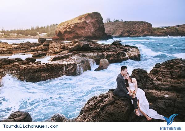 Bãi Đá Trên Biển Phú Yên – Điểm Lý Tưởng Cho Bộ Ảnh Cưới Hoàn Hảo - Ảnh 7 Bãi Đá Trên Biển Phú Yên – Điểm Lý Tưởng Cho Bộ Ảnh Cưới Hoàn Hảo - Ảnh 7