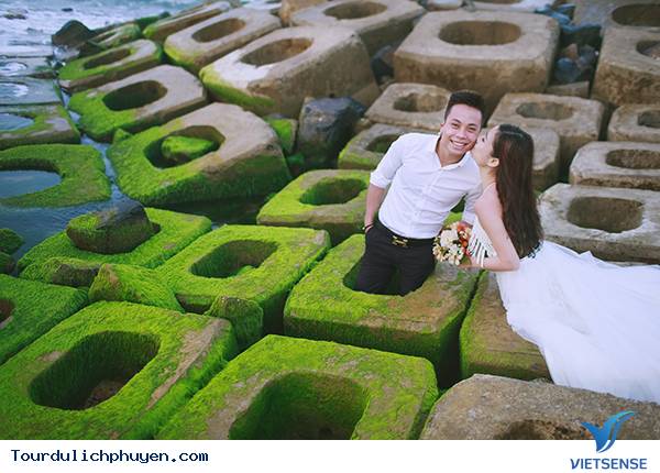 Bãi Đá Trên Biển Phú Yên – Điểm Lý Tưởng Cho Bộ Ảnh Cưới Hoàn Hảo - Ảnh 3 Bãi Đá Trên Biển Phú Yên – Điểm Lý Tưởng Cho Bộ Ảnh Cưới Hoàn Hảo - Ảnh 3