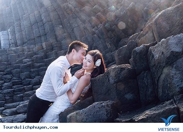 Bãi Đá Trên Biển Phú Yên – Điểm Lý Tưởng Cho Bộ Ảnh Cưới Hoàn Hảo - Ảnh 8 Bãi Đá Trên Biển Phú Yên – Điểm Lý Tưởng Cho Bộ Ảnh Cưới Hoàn Hảo - Ảnh 8