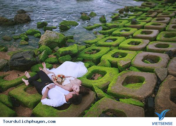 Bãi Đá Trên Biển Phú Yên – Điểm Lý Tưởng Cho Bộ Ảnh Cưới Hoàn Hảo - Ảnh 2 Bãi Đá Trên Biển Phú Yên – Điểm Lý Tưởng Cho Bộ Ảnh Cưới Hoàn Hảo - Ảnh 2