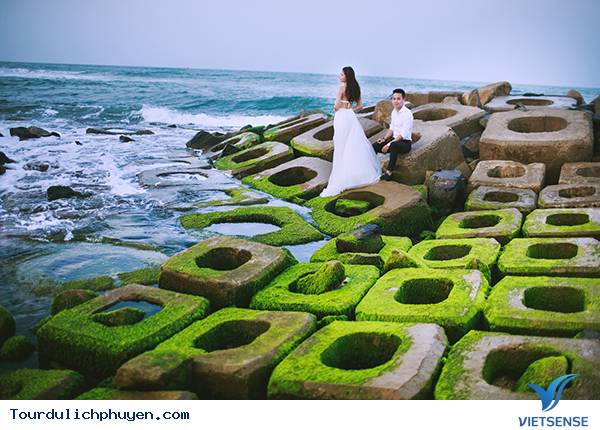 Bãi Đá Trên Biển Phú Yên – Điểm Lý Tưởng Cho Bộ Ảnh Cưới Hoàn Hảo - Ảnh 1 Bãi Đá Trên Biển Phú Yên – Điểm Lý Tưởng Cho Bộ Ảnh Cưới Hoàn Hảo - Ảnh 1