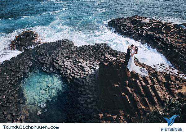 Bãi Đá Trên Biển Phú Yên – Điểm Lý Tưởng Cho Bộ Ảnh Cưới Hoàn Hảo - Ảnh 11 Bãi Đá Trên Biển Phú Yên – Điểm Lý Tưởng Cho Bộ Ảnh Cưới Hoàn Hảo - Ảnh 11