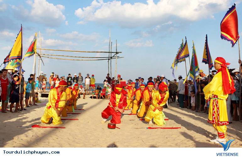 Các hoạt động diễn ra tại Hòn Chùa