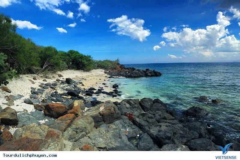 Chùm Ảnh Cận Cảnh Hòn Chùa Phú Yên Đẹp Say Đắm - Ảnh 1