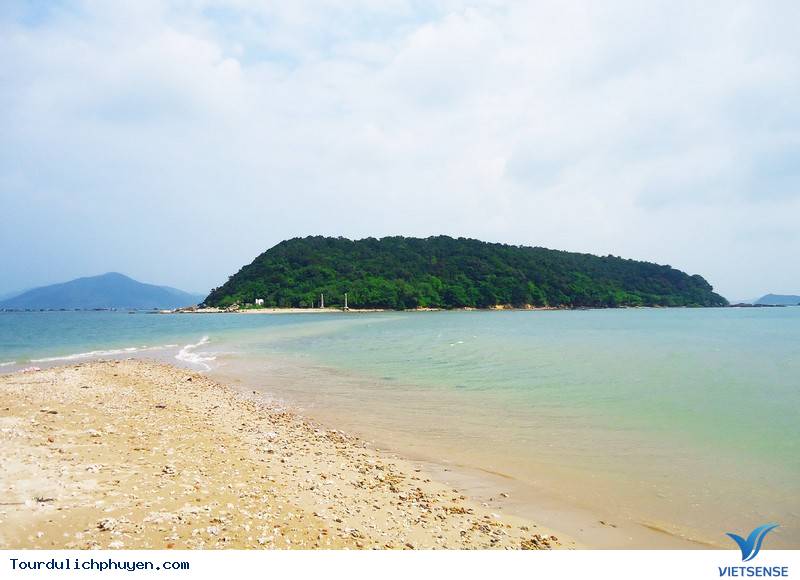 Đẹp Lạ Thường Con Đường Giữa Biển Phú Yên - Ảnh 1