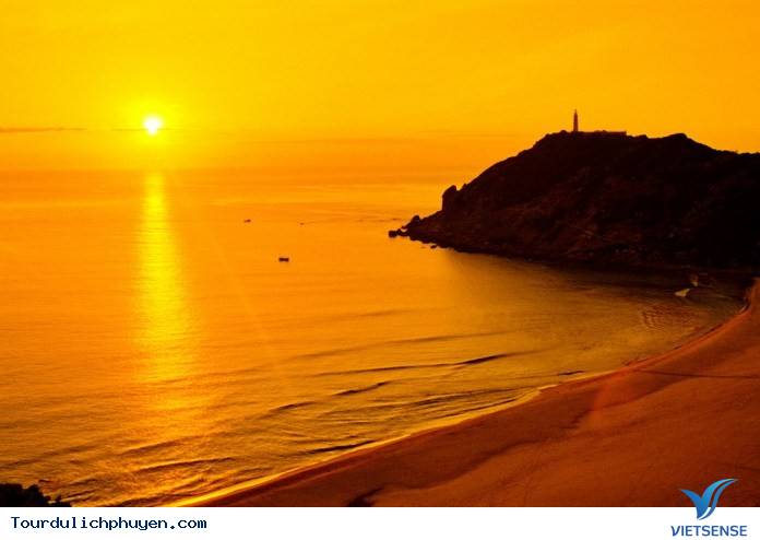 Đón bình minh tại Mũi Điện Phú Yên - Ảnh 1
