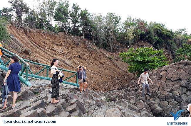 Gành đá đĩa mới được phát hiện ở Phú Yên - Ảnh 1