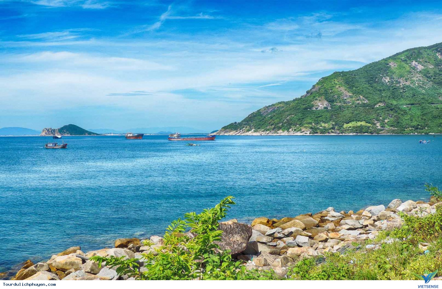 Khám phá sự hùng vĩ của đập Tam Giang khi du lịch Phú Yên