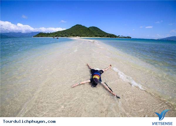 Khám phá con đường đi bộ xuên biển Phú yên - Ảnh 1