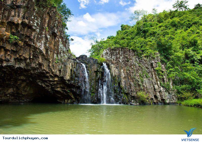 Khám phá vực Hòm - Ảnh 1