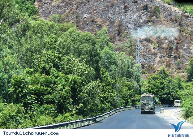 Khung cảnh hấp dẫn tuyệt đẹp của đèo Cù Mông - Ảnh 2