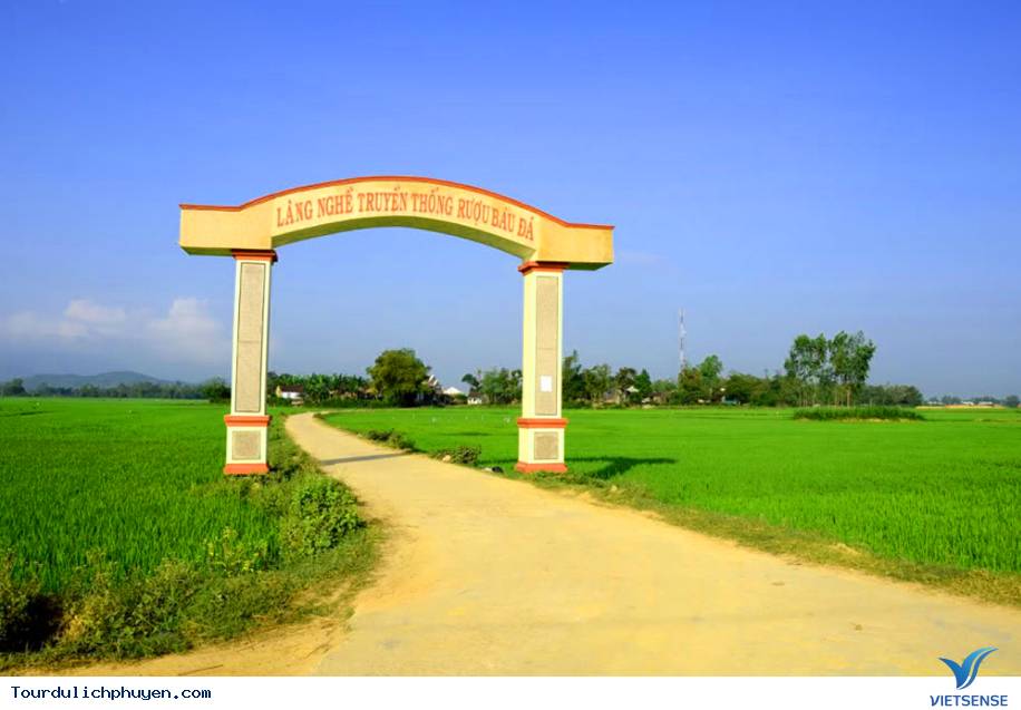 Men say Bàu Đá ngấm lòng khách thăm - Ảnh 1