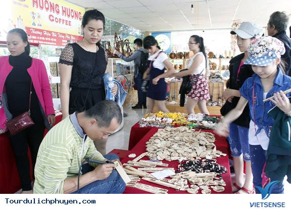 Phú Yên Từng Bước Phong Phú Mặt Hàng Quà Lưu Niệm - Ảnh 2 Phú Yên Từng Bước Phong Phú Mặt Hàng Quà Lưu Niệm - Ảnh 2