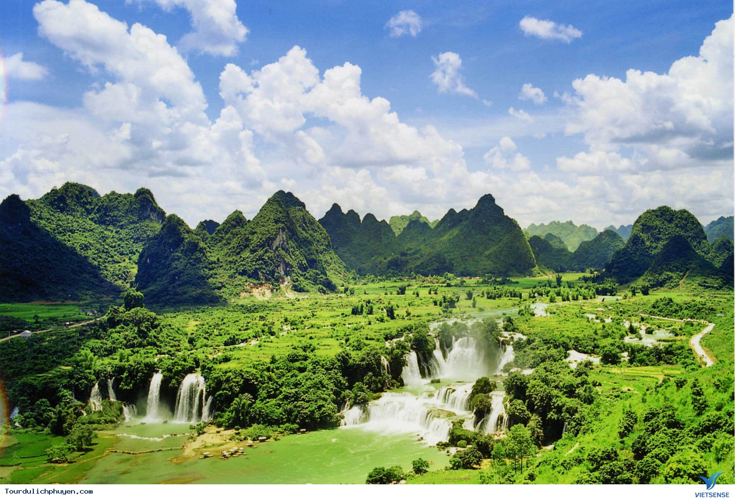 Thác Bản Giốc Hùng Vĩ Lãng Mạn Chẳng Kém Gì Phú Yên - Ảnh 2